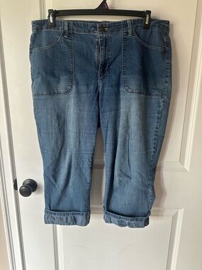 18w Gloria Vanderbilt Blue Cropped Roll-Cuff Jeans